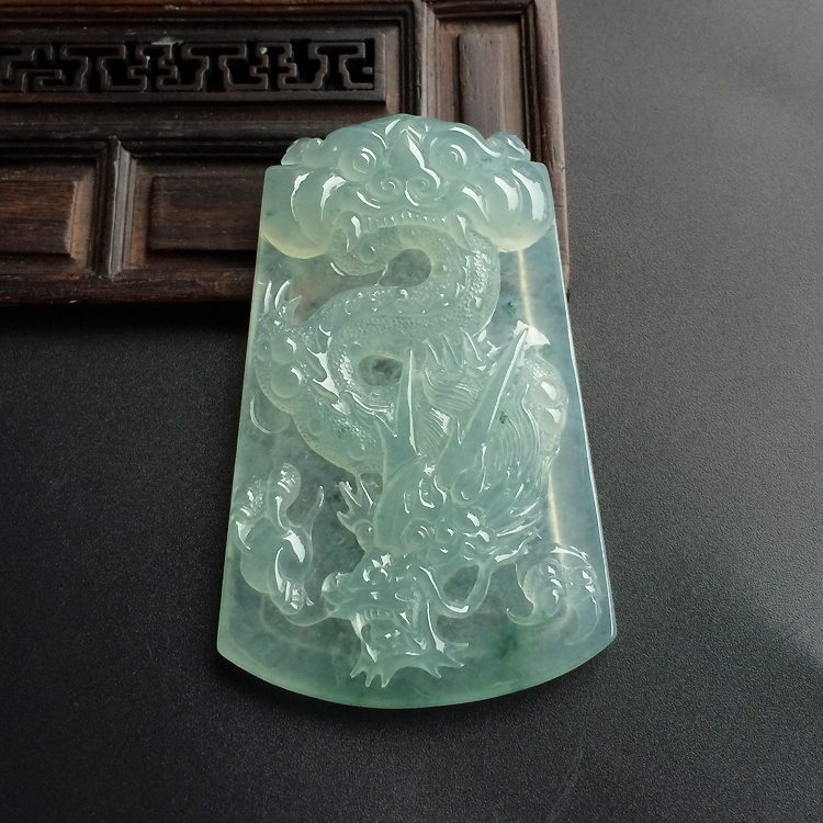 （超值推荐）冰种晴水略飘花龙牌挂件