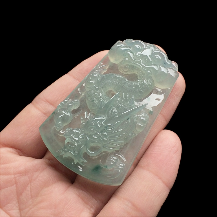 （超值推荐）冰种晴水略飘花龙牌挂件