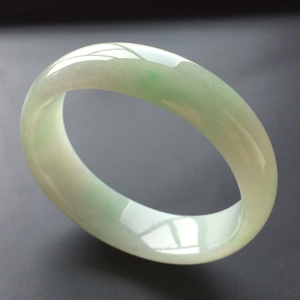 (超值推荐)糯冰种略飘翠贵妃镯(56.3mm-49mm)