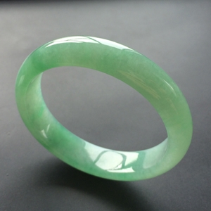 (超值推荐)糯冰种翠色贵妃镯(54.3mm-47.2mm)