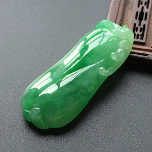 (超值推荐)糯冰种飘翠福瓜挂件