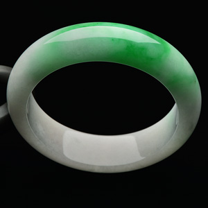 （超值推荐）糯冰种飘阳绿手镯（59mm）