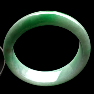 （超值推荐）糯冰种飘阳绿手镯（53.3mm）