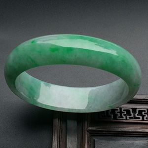 （超值推荐）糯冰种飘翠贵妃镯（54mm-47mm）