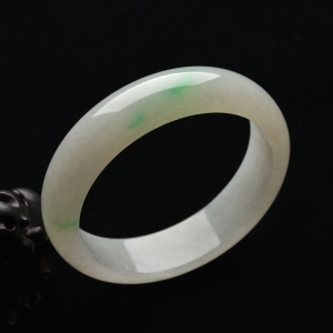 (超值推荐)糯冰种飘翠手镯(57.8mm)