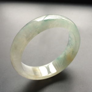 (超值推荐)冰种飘花略带黄翡手镯(53.7mm)