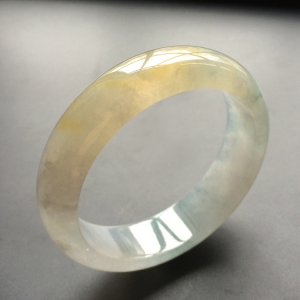 (超值推荐)冰种黄翡略飘花手镯(55.6mm)