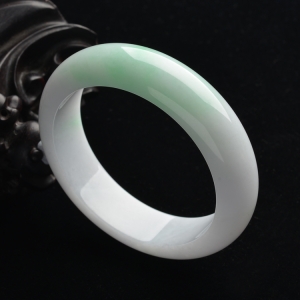 (超值推荐)糯冰种白底青圆条手镯(60.8mm)
