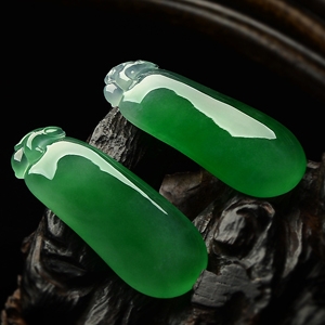 （超值推荐）冰种阳绿/翠色福瓜一对