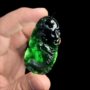 冰种墨翠龙牌挂件