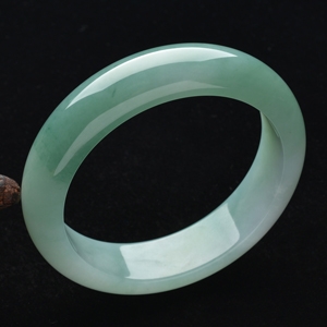 (超值推荐)糯冰种晴水略飘花手镯(58.5mm)