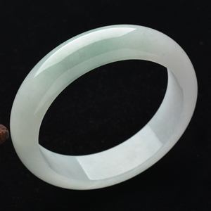 (超值推荐)糯冰种略带晴水手镯(59.4mm)