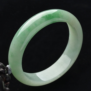 (超值推荐)糯冰种晴水飘翠手镯(59.7mm)