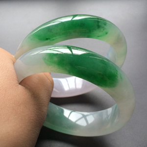 冰种飘翠手镯(一对)(57.4mm/57.6mm)