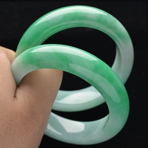 (超值推荐)糯冰种飘翠手镯(一对)(59.7mm/61.2mm)