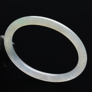 (超值推荐)冰种淡晴水略飘花圆条贵妃镯(56.7mm-49mm)