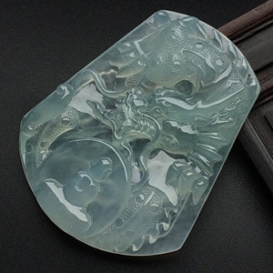 （超值推荐）冰玻种淡晴水龙牌挂件