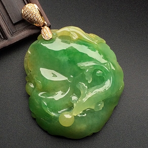 （超值推荐）糯冰种黄加绿年年有余挂件