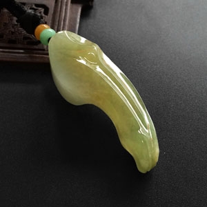 （超值推荐）糯冰种淡黄翡一马当先挂件