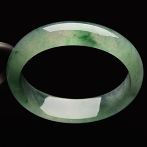 （超值推荐）冰种飘绿花贵妃镯（55mm-49.2mm）