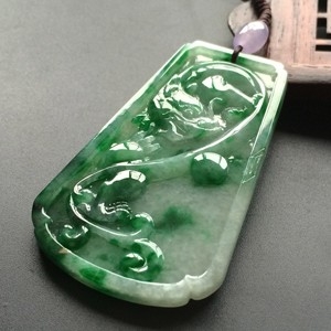 (超值推荐)糯冰种飘翠龙牌挂件