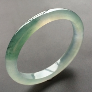 (超值推荐)冰种飘花贵妃镯(56.4mm-49.6mm)