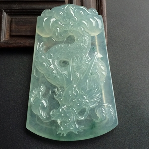 （超值推荐）冰种晴水略飘花龙牌挂件