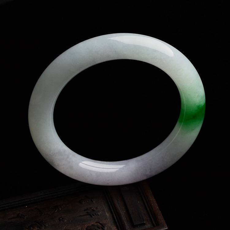 （超值推荐）糯冰种淡春带彩圆条手镯（57mm）