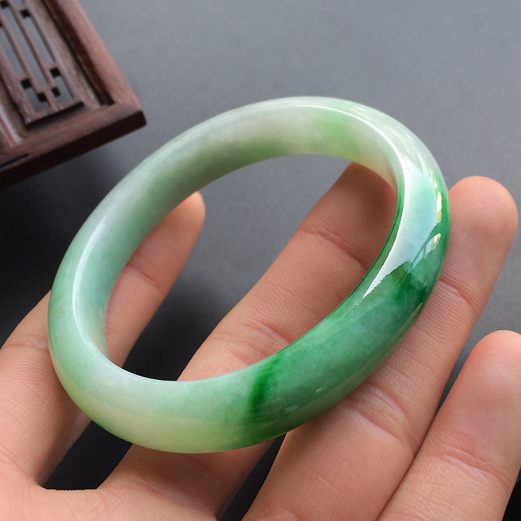 （超值推荐）糯冰种飘翠贵妃镯（53.8mm-47.2mm）