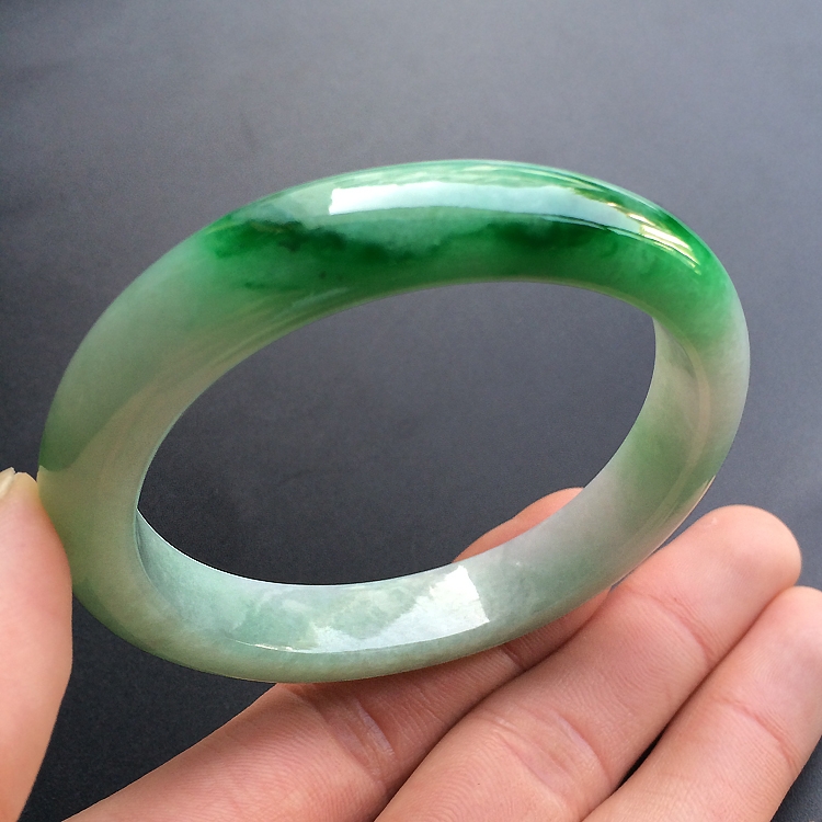 （超值推荐）糯冰种飘翠贵妃镯（53.8mm-47.2mm）