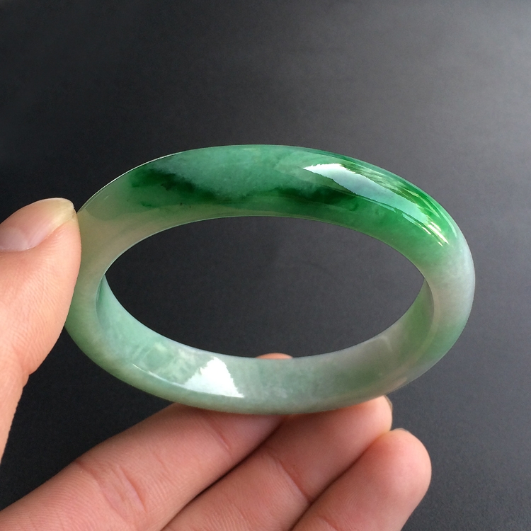 （超值推荐）糯冰种飘翠贵妃镯（53.8mm-47.2mm）