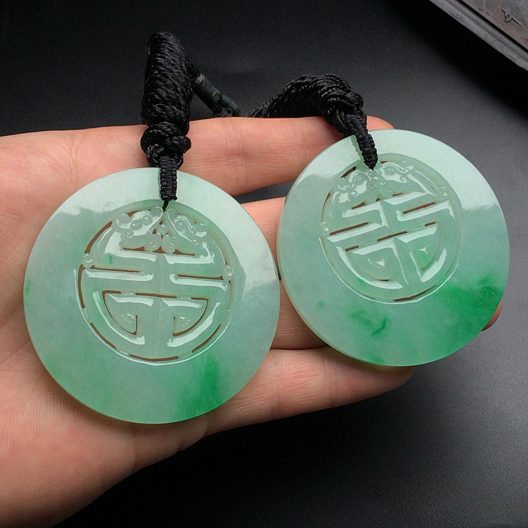 （超值推荐）糯冰种飘翠仿古龙牌一对