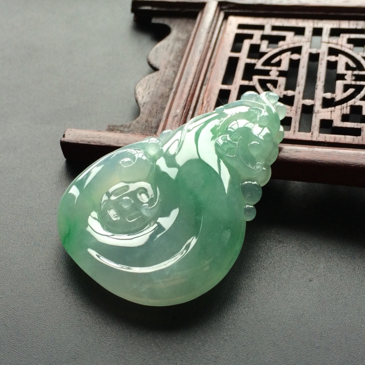 (超值推荐)冰种飘翠仿古龙挂件