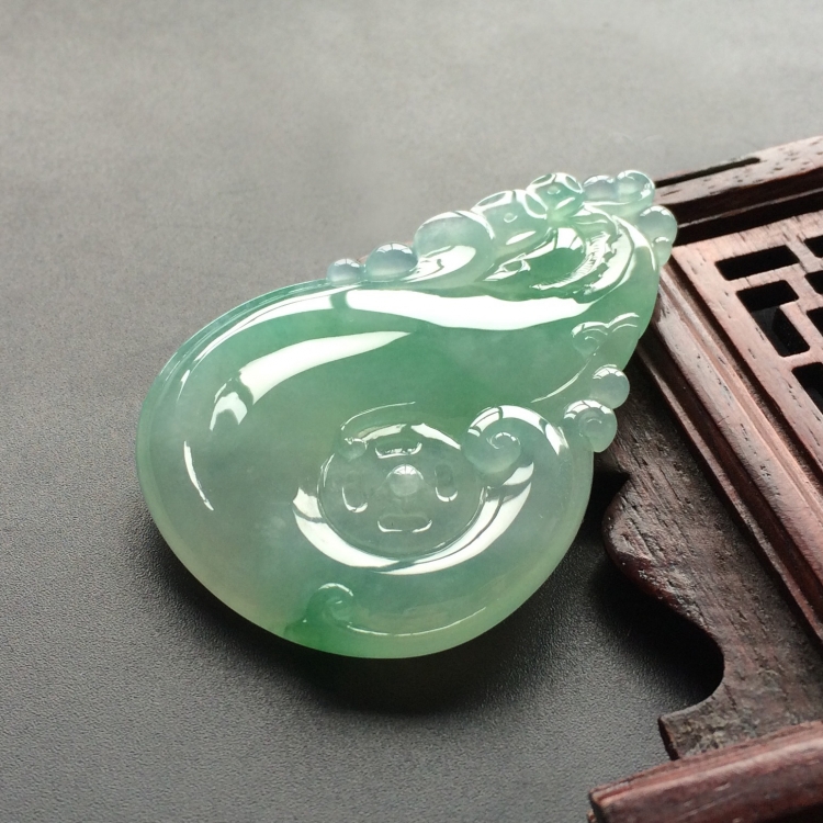 (超值推荐)冰种飘翠仿古龙挂件