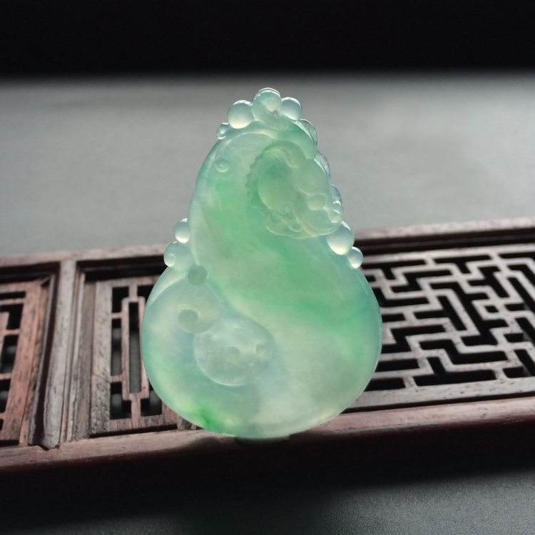(超值推荐)冰种飘翠仿古龙挂件
