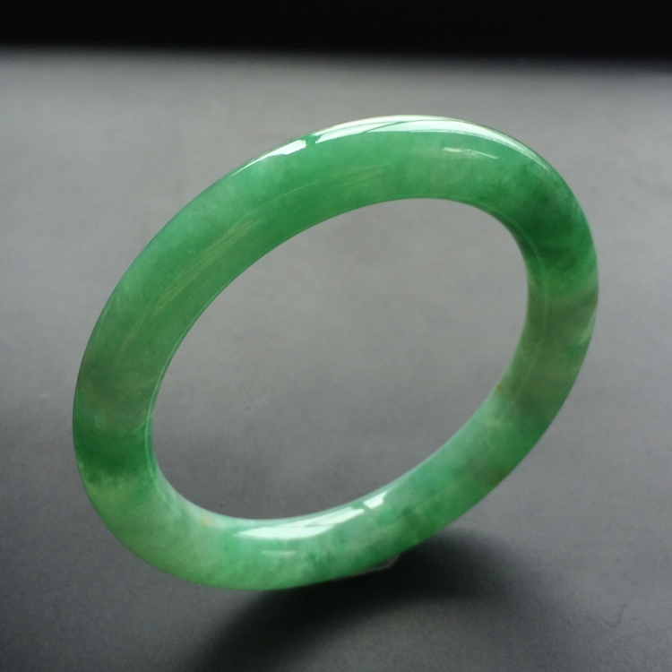 (超值推荐)糯冰种翠色圆条手镯(56.3mm)