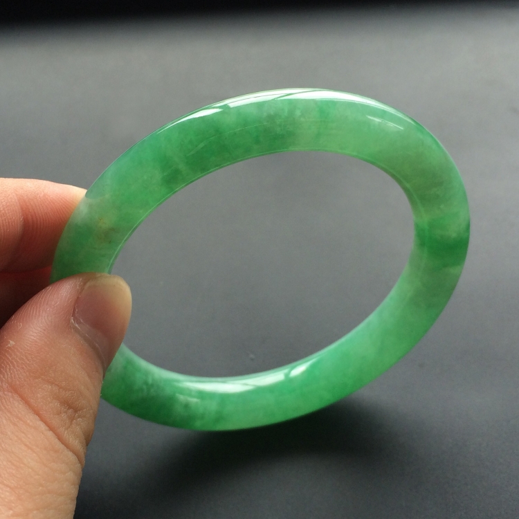 (超值推荐)糯冰种翠色圆条手镯(56.3mm)