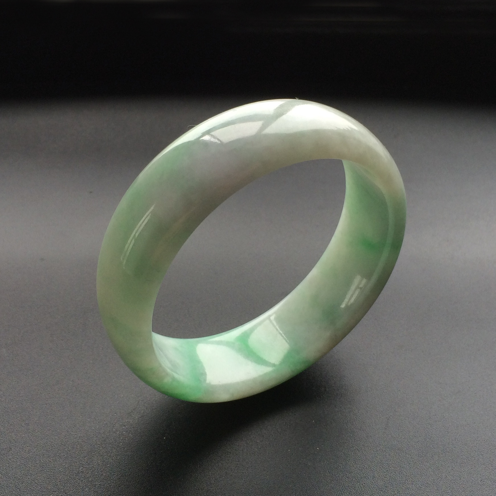 (超值推荐)糯冰种飘翠手镯(56.2mm)