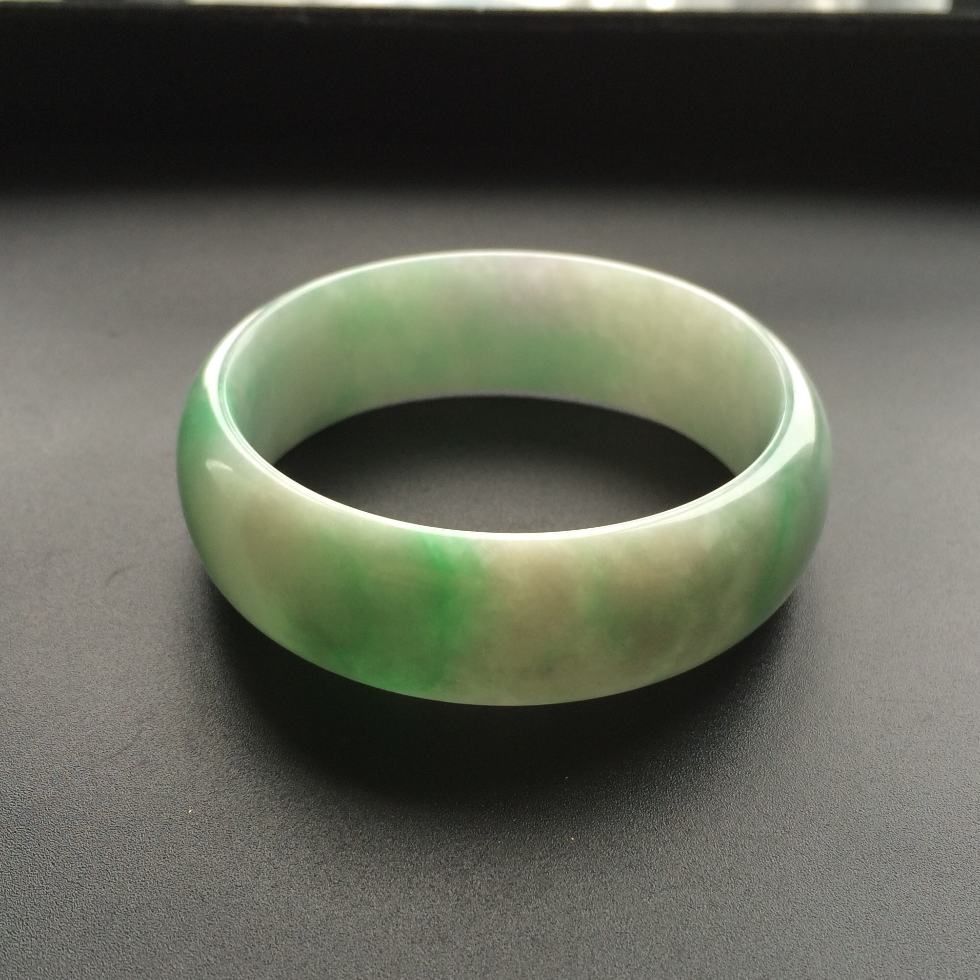 (超值推荐)糯冰种飘翠手镯(56.2mm)