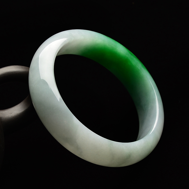 （超值推荐）糯冰种飘阳绿手镯（54.8mm）