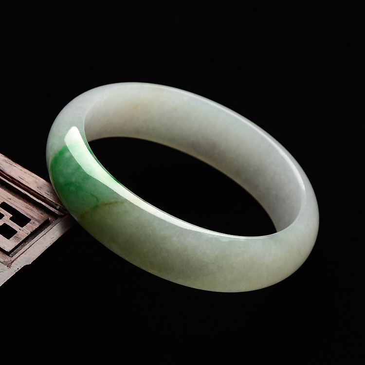 （超值推荐）糯冰种飘翠贵妃镯（56.3mm-49.6mm）