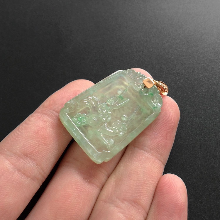 （超值推荐）冰种略飘翠梅开五福挂件（金扣）