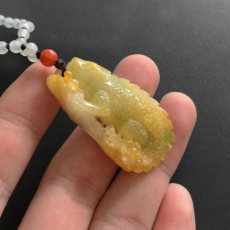 （超值推荐）糯冰种黄翡略飘翠今非昔比挂件