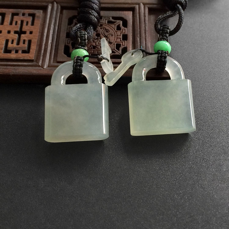 （超值推荐）冰种晴水心锁挂件（一对）