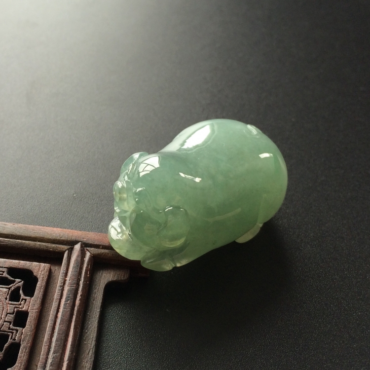 (超值推荐)糯冰种晴水福猪挂件