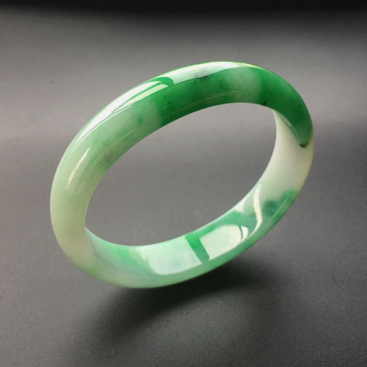 (超值推荐)糯冰种飘翠贵妃镯(54.5mm-48.2mm)