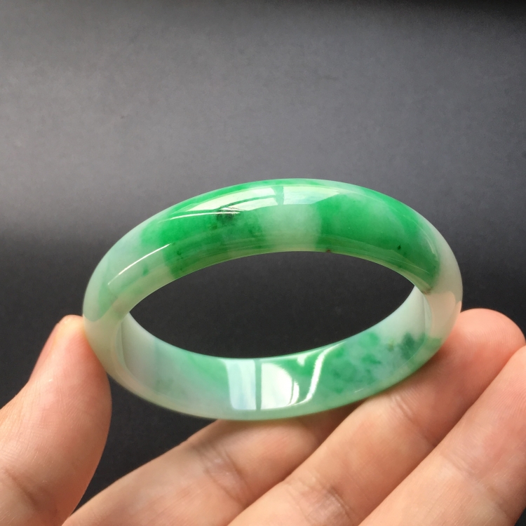 (超值推荐)糯冰种飘翠贵妃镯(54.5mm-48.2mm)