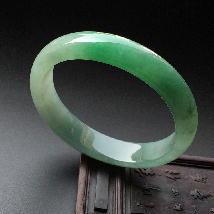 （超值推荐）糯冰种绿晴水贵妃镯（57.1mm-49.5mm）