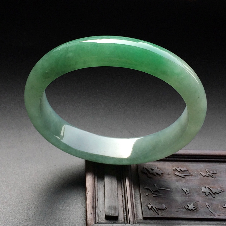 （超值推荐）糯冰种绿晴水贵妃镯（57.1mm-49.5mm）