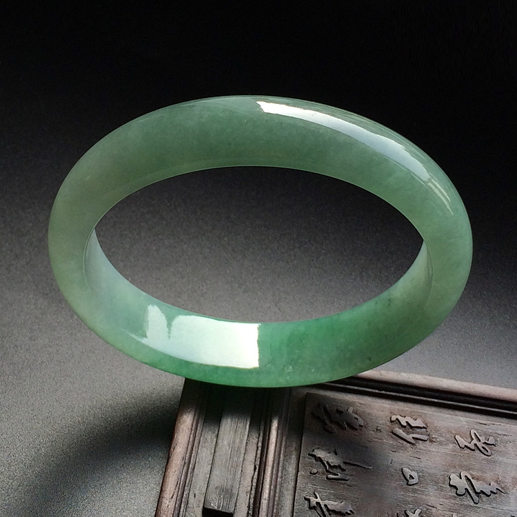 （超值推荐）糯冰种绿晴水贵妃镯（57.1mm-49.5mm）
